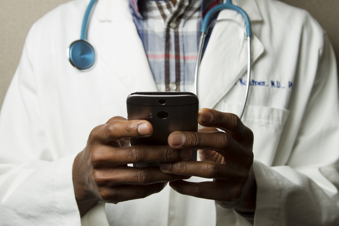 Fotografía de una consulta médica utilizada como referencia